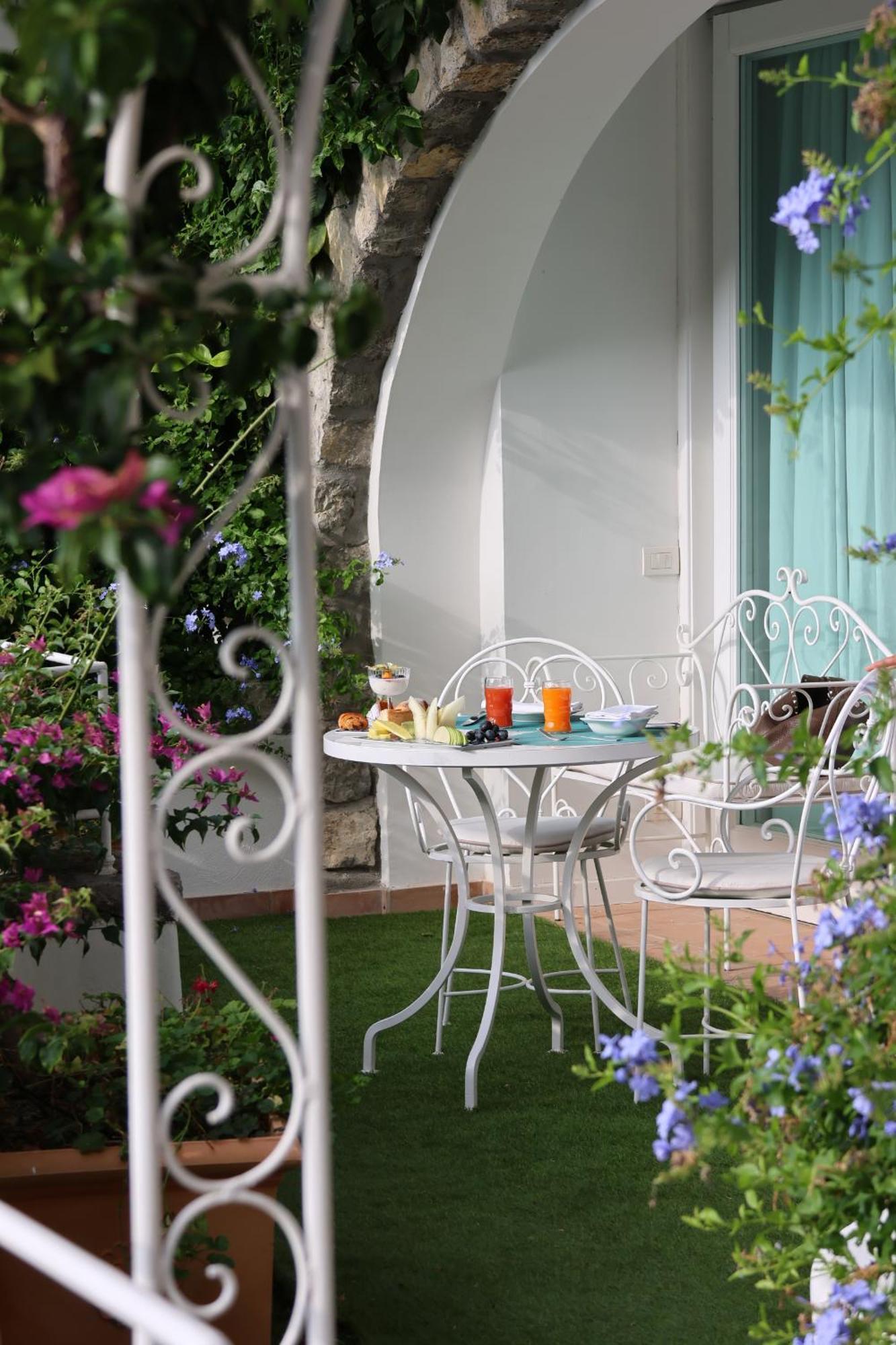 Hotel Piccolo Sant'Andrea Праяно Екстериор снимка